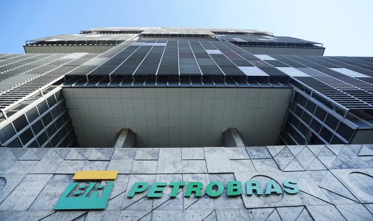 Petrobras anuncia redução de R$ 0,12 na gasolina e aumento de R$ 0,25 no diesel