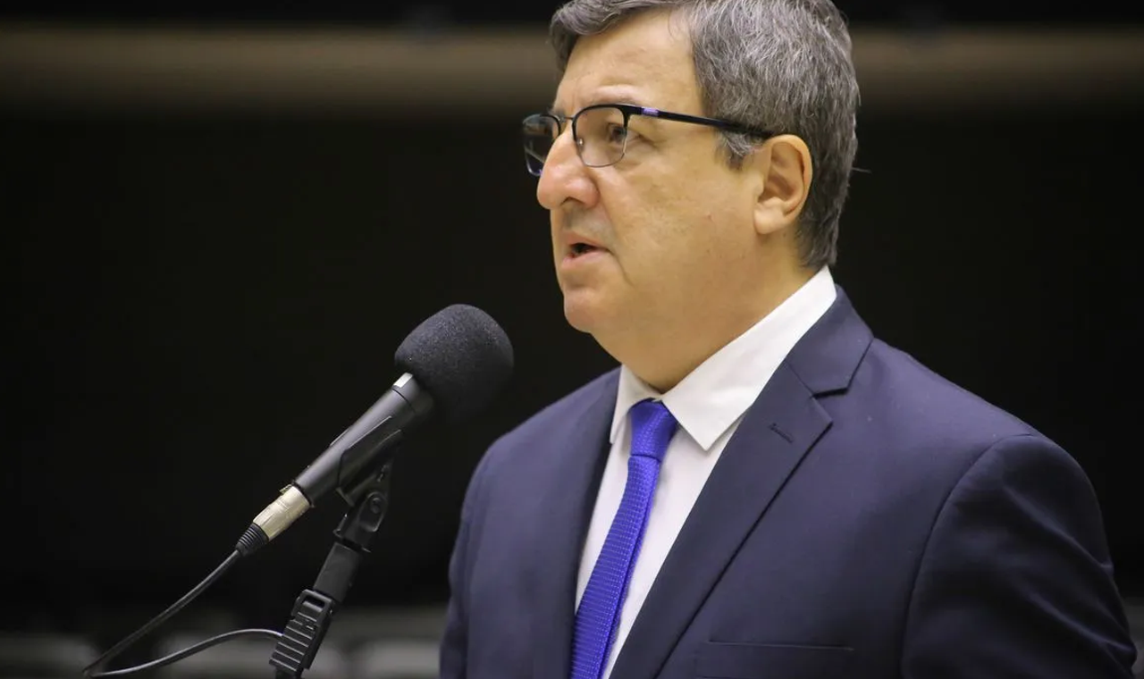 Relator da LDO quer inflar recursos para parlamentares e mudar fonte de fundo eleitoral