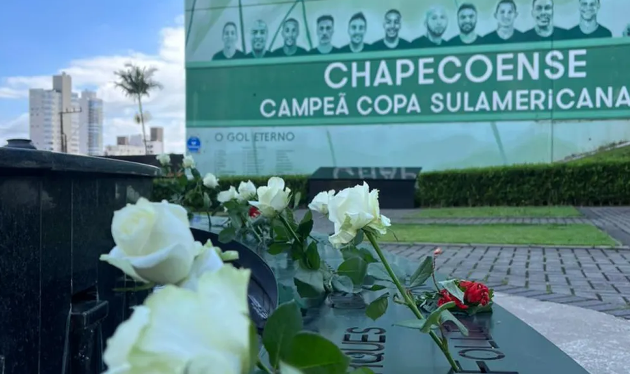 Sete anos após acidente com voo da Chapecoense, famílias seguem em busca de indenização de R$ 4,1 bilhões