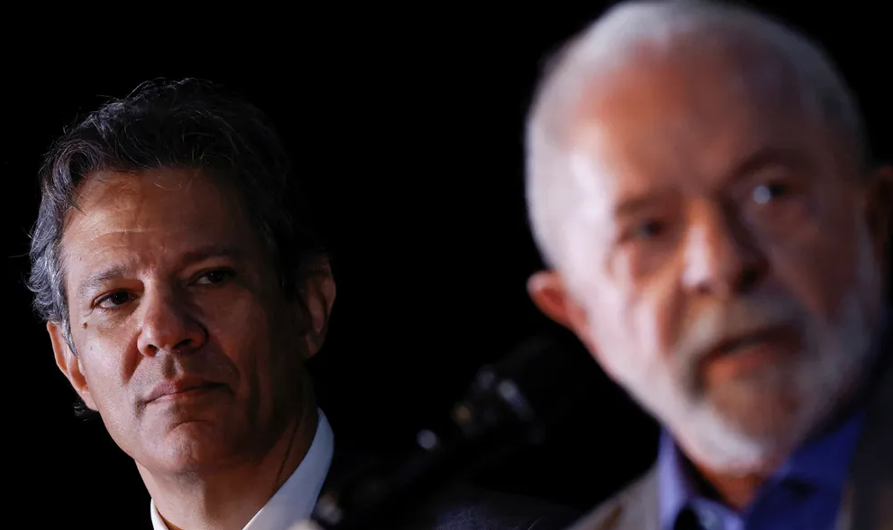 Sinais trocados: como analistas veem as diferenças de discurso entre Lula e Haddad na economia