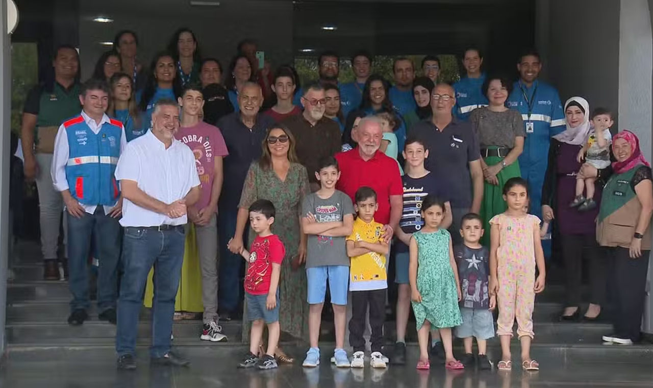 Em almoço com repatriados de Gaza, Lula defende criação de Estado palestino e cita novos esforços de resgate