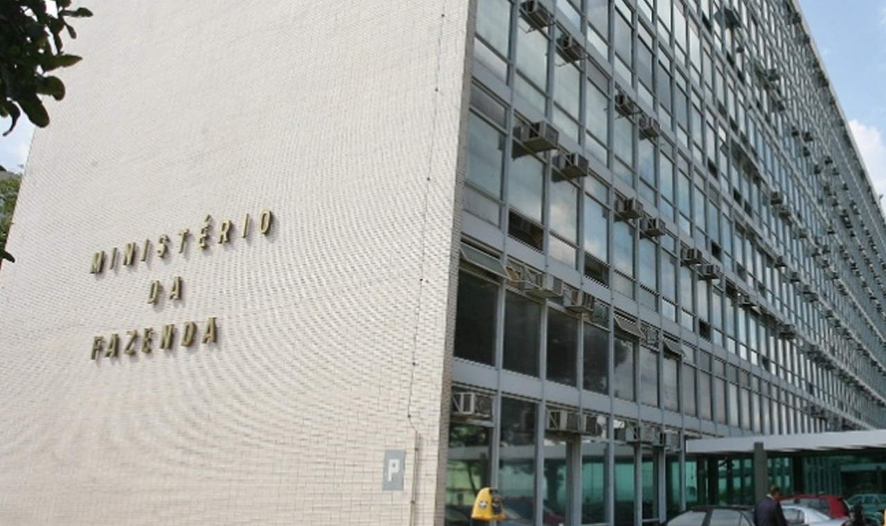 Exceções na reforma tributária limitarão IVAs brasileiros a 63% do potencial de arrecadação, estima Fazenda