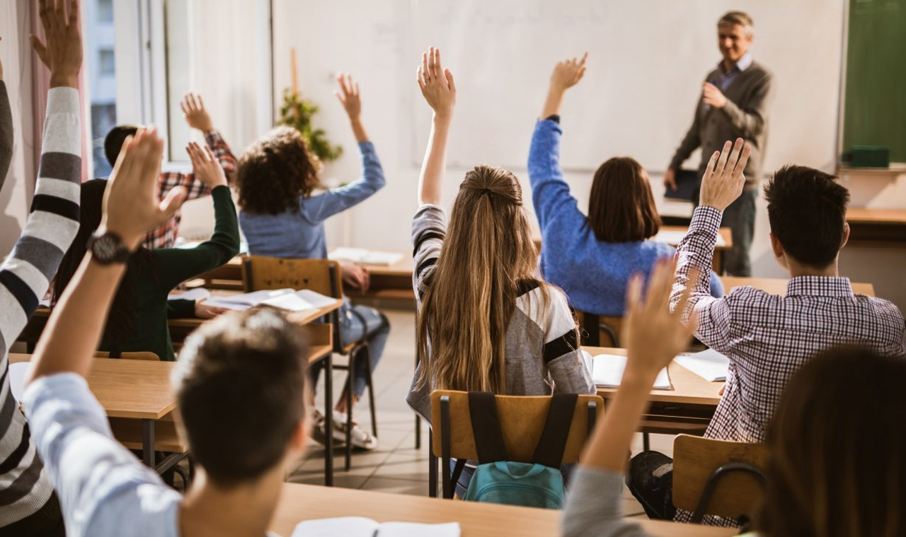 Governo retira urgência de projeto do Novo Ensino Médio para construir texto de consenso e focar em medidas econômicas, dizem líderes