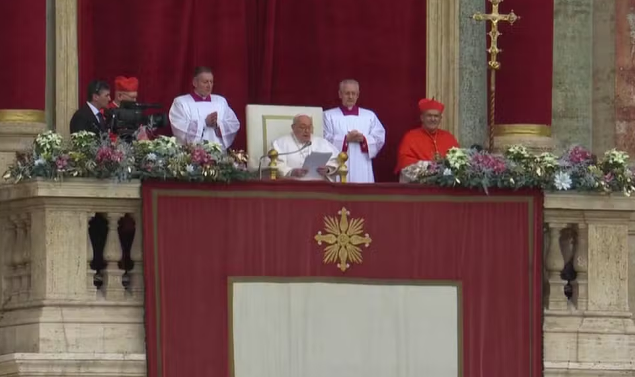 Papa Francisco faz discurso de Natal, cita crianças mortas e condena guerra