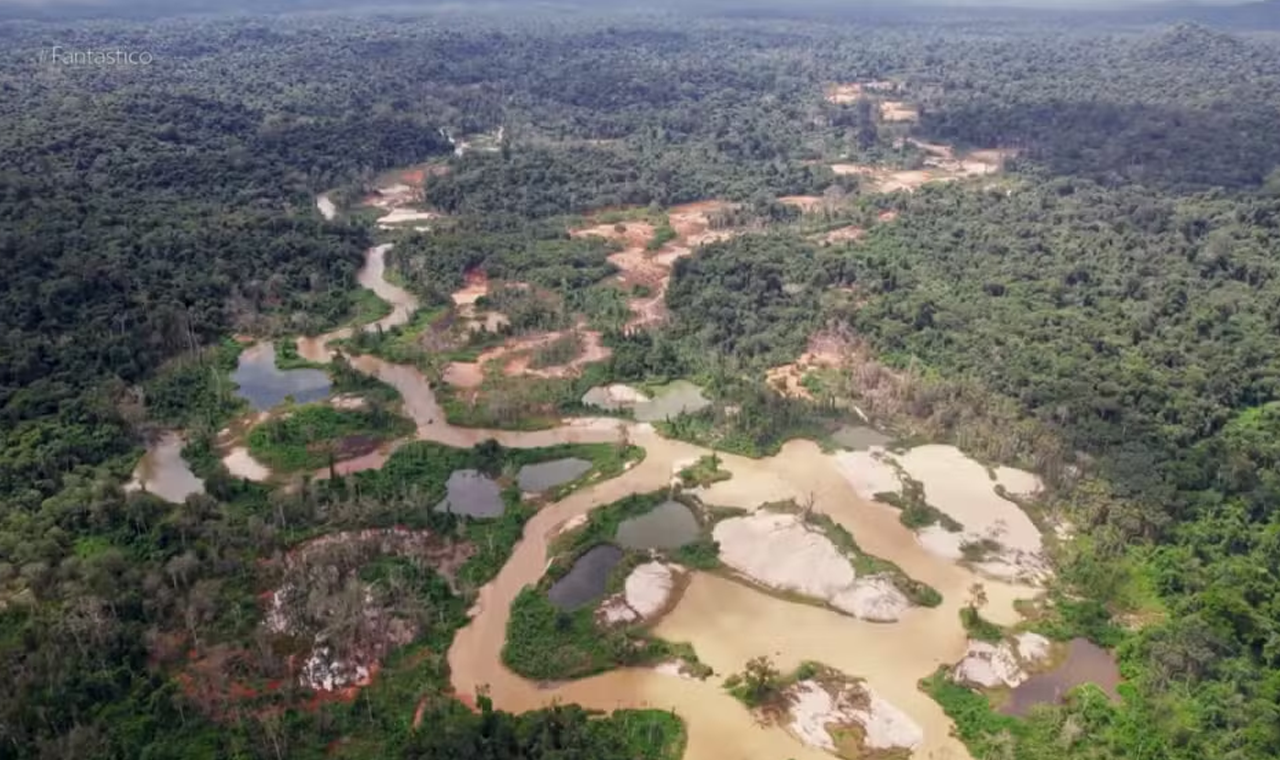 Ações do governo federal contra garimpo ilegal são ineficientes e área devastada cresce 7% na Terra Indígena Yanomami, diz ISA