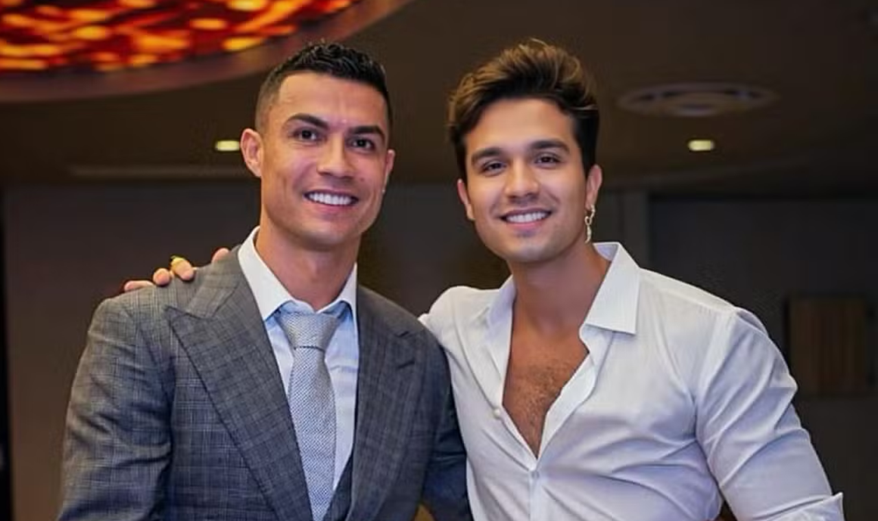 Luan Santana ganha Rolex de Cristiano Ronaldo em festa de Ano Novo