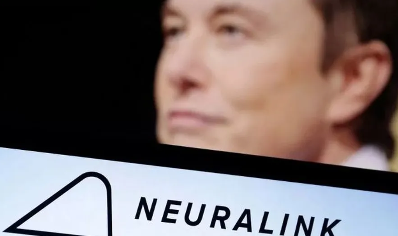 'Neuralink', de Elon Musk, faz 1º implante de chip cerebral em humano