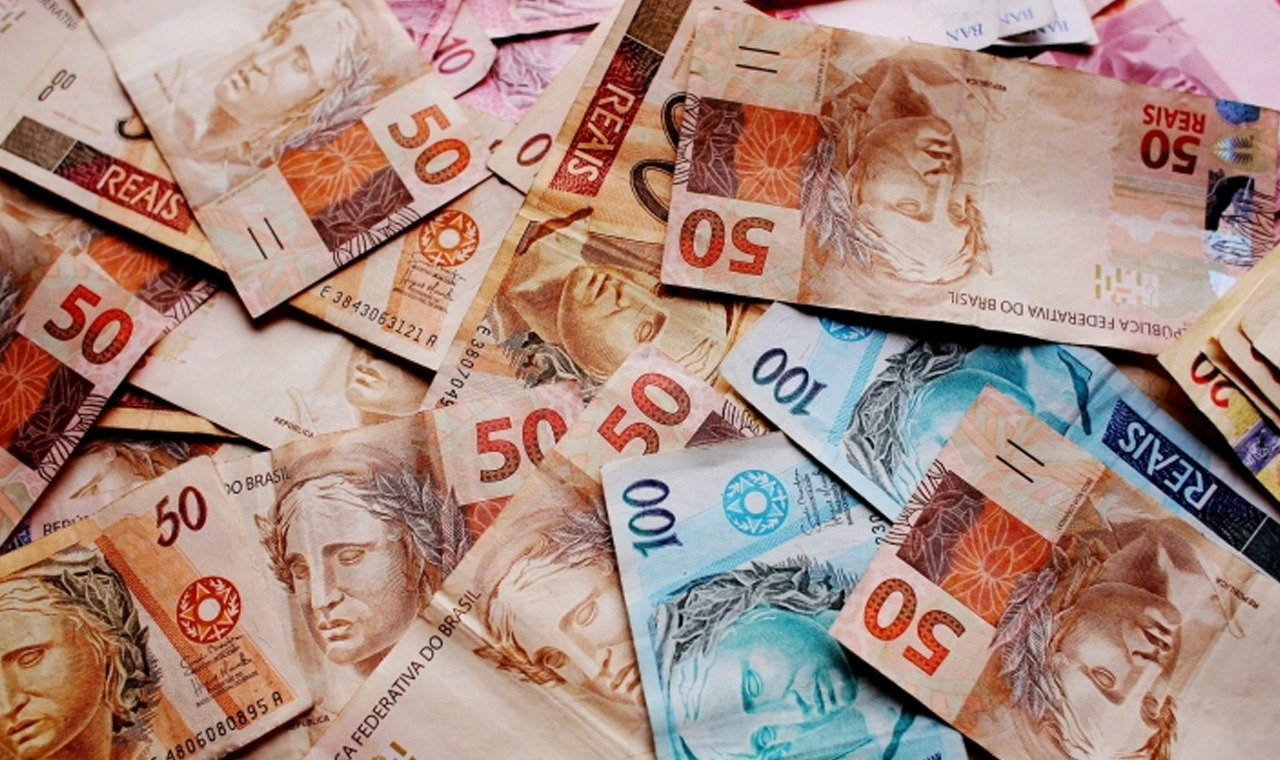 Poder de compra do brasileiro foi corroído quase que pela metade em 10 anos; entenda