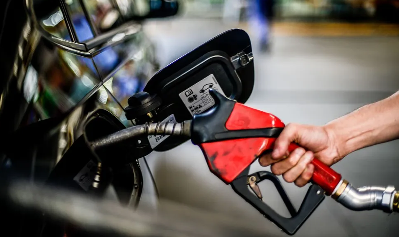 Preço da gasolina sobe 12,5% nos postos em 2023; veja a variação dos combustíveis no 1º ano de Lula 3