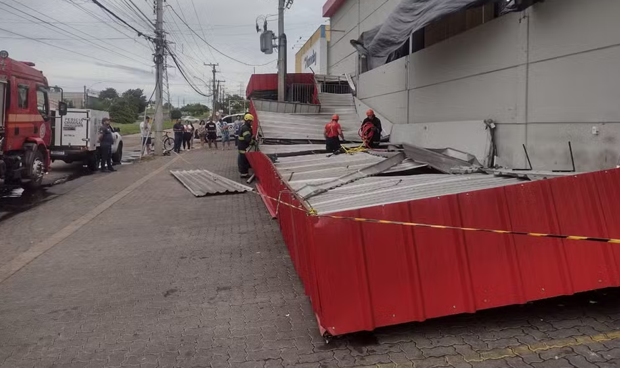 Uma pessoa morre e outras 10 ficam feridas durante temporal em Cachoeirinha, diz Defesa Civil