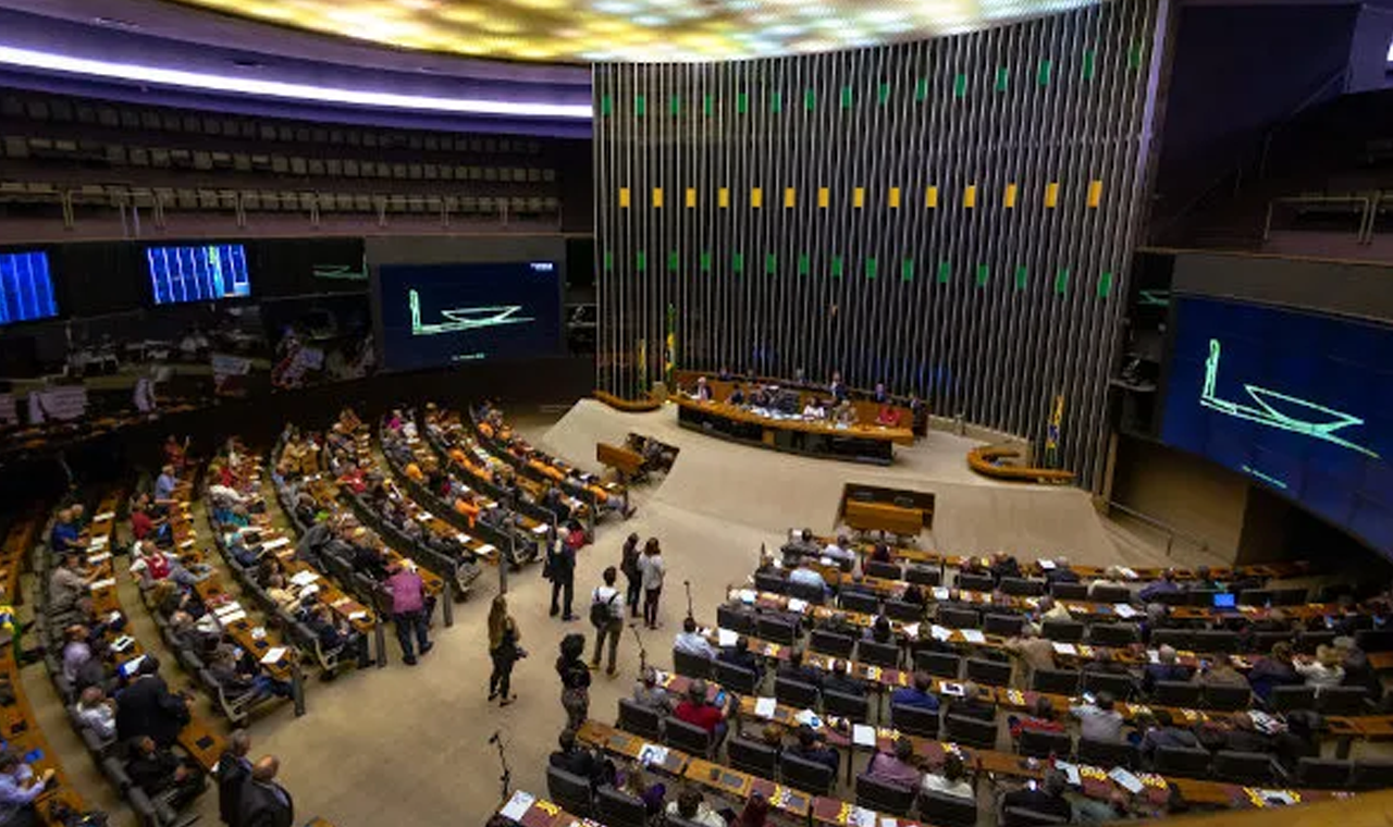 Câmara deve retomar nesta terça debate sobre proposta que amplia isenção tributária de igrejas