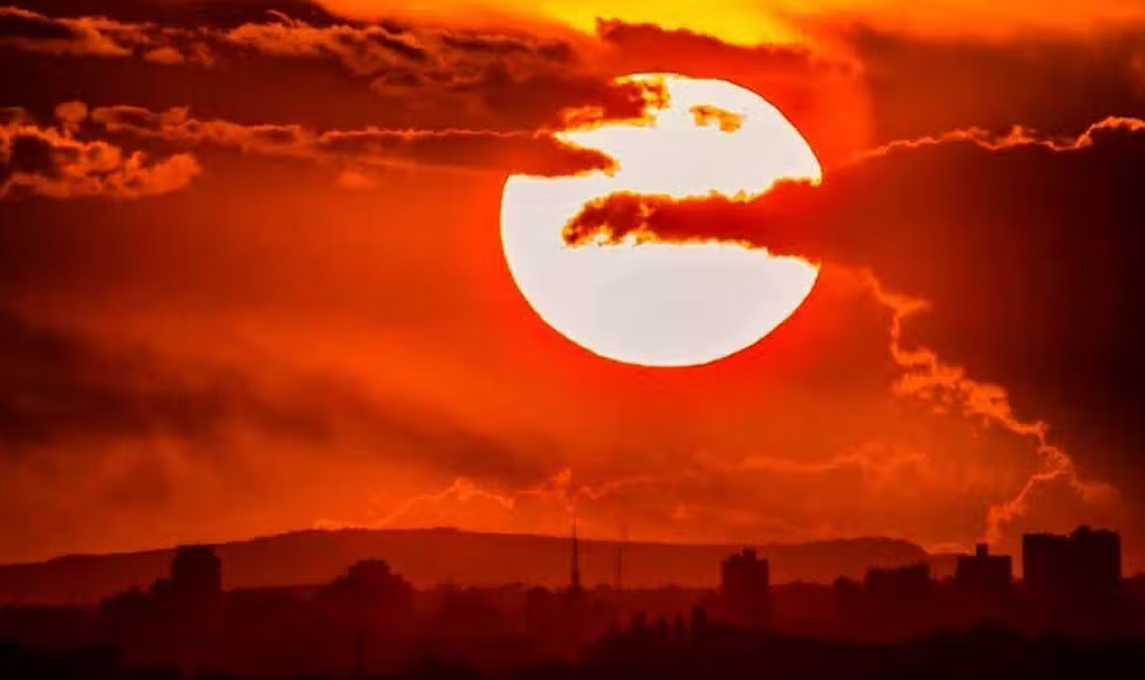 Aviso de tempestade, calorão intenso e espera pela frente fria: como fica o tempo no último dia do verão?