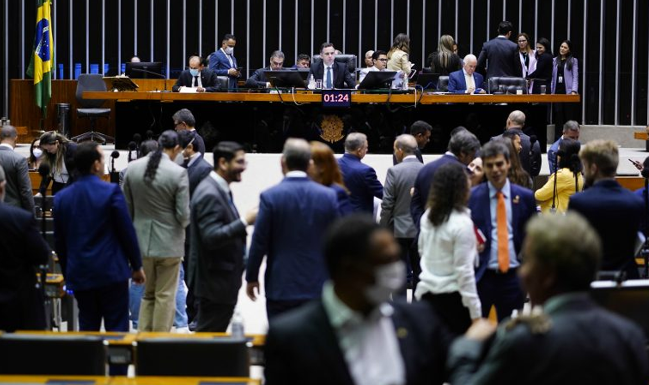 Após embate com Lira, governo recoloca Padilha na liberação de emendas e acirra desgaste com Câmara
