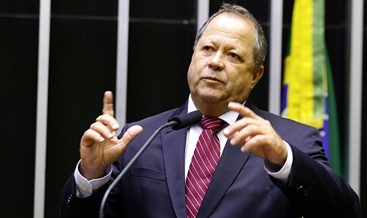 Deputados de oposição lembram que Chiquinho Brazão votou pela prisão de Daniel Silveira