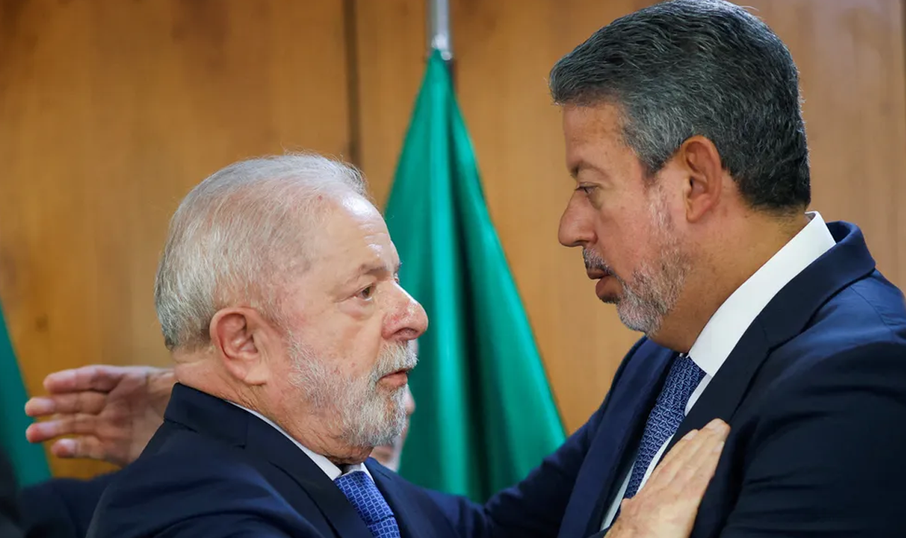 Lula deixa líderes e ministros de sobreaviso para reunião de emergência