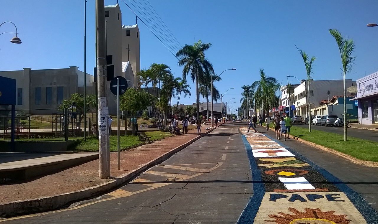 Participe do Tapete Solidário de Corpus Christi em Quirinópolis
