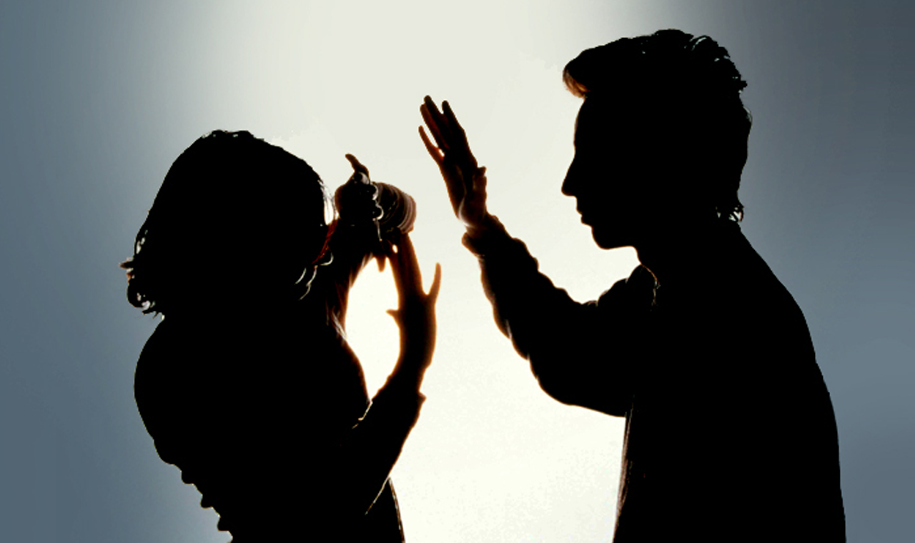 Mulher denuncia agressão por esposo e conflito envolve genro