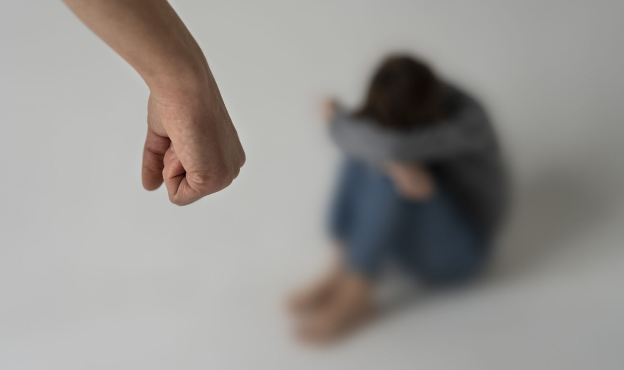 Mulher é agredida pelo ex-companheiro em plena luz do dia