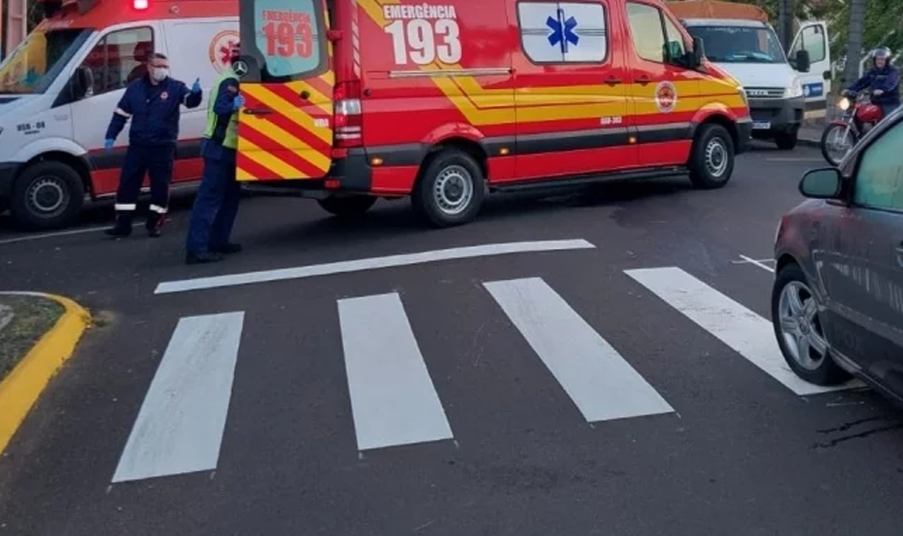 IDOSA É ATROPELADA NA FAIXA DE PEDESTRE NA AVENIDA BRASIL EM QUIRINÓPOLIS