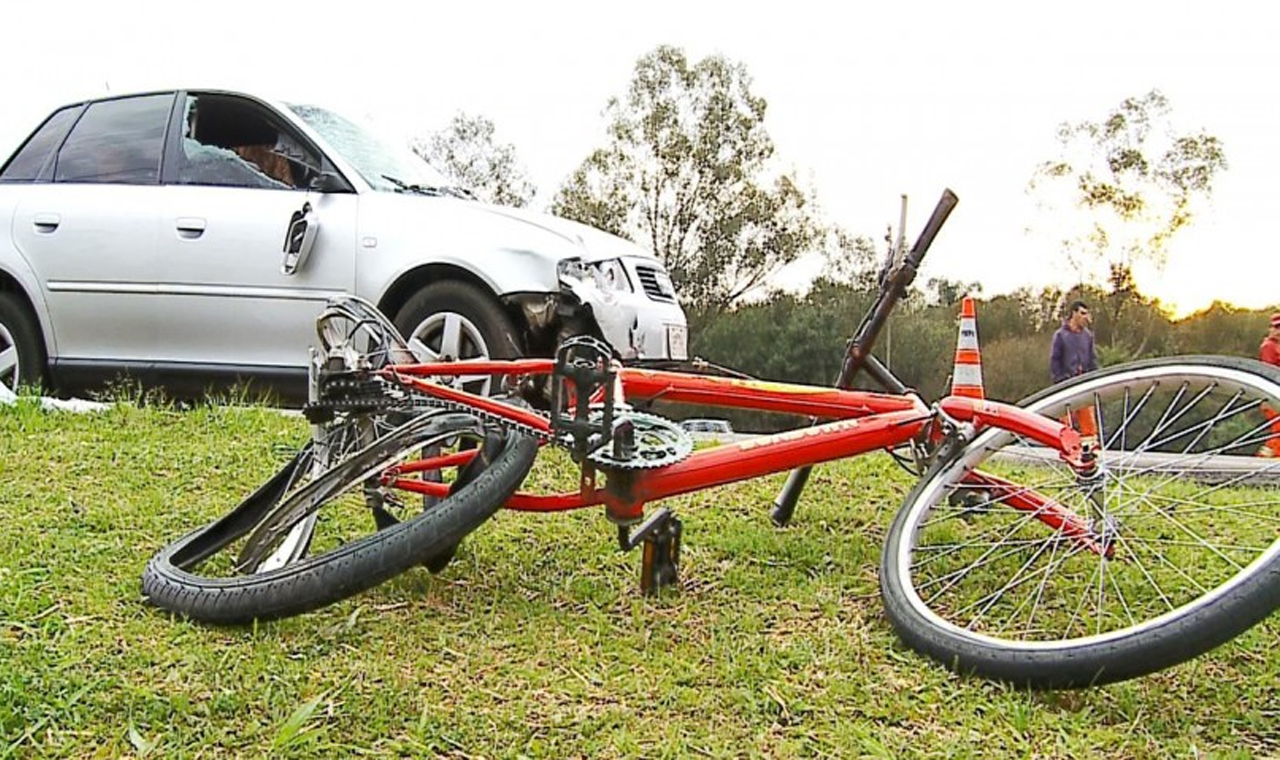 ADOLESCENTE FICA FERIDO EM ACIDENTE ENTRE BICICLETA E CARRO EM QUIRINÓPOLIS