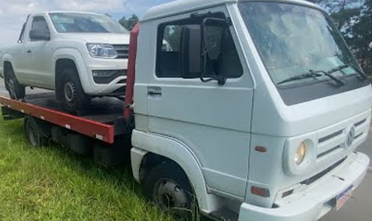 CAMINHONETE COM LICENCIAMENTO VENCIDO É REMOVIDA EM QUIRINÓPOLIS
