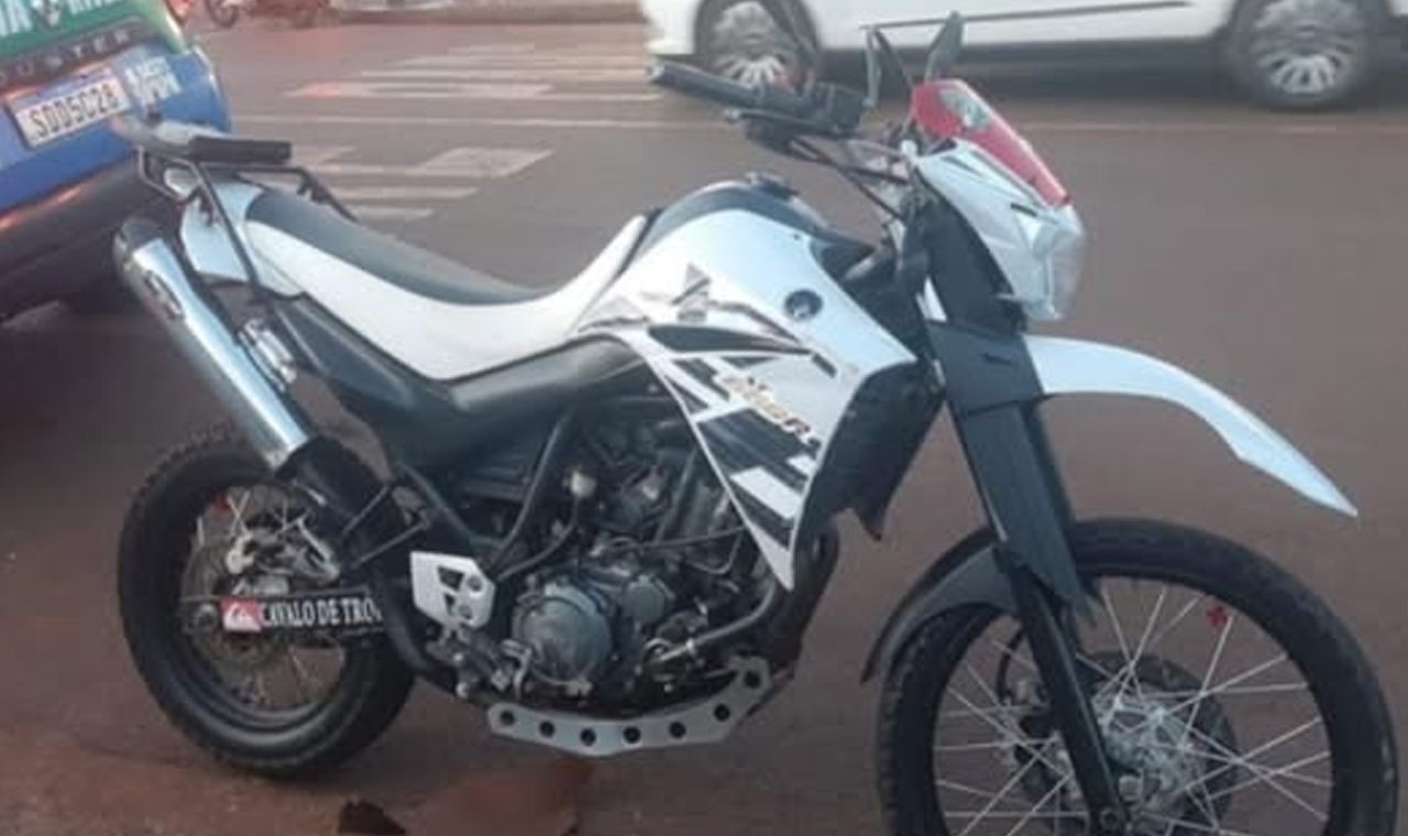 MOTOCICLISTA É PRESO POR DIREÇÃO PERIGOSA E DANOS AO PATRIMÔNIO PÚBLICO EM QUIRINÓPOLIS