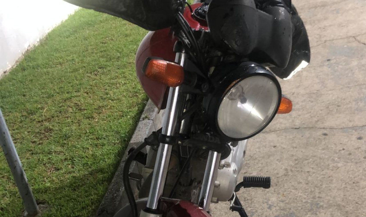 MÃE É AUTUADA POR PERMITIR QUE FILHO MENOR CONDUZISSE MOTOCICLETA EM QUIRINÓPOLIS