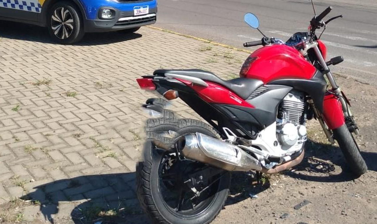 MOTOCICLISTA É DETIDO POR DIREÇÃO PERIGOSA E TEM VEÍCULO REMOVIDO EM QUIRINÓPOLIS