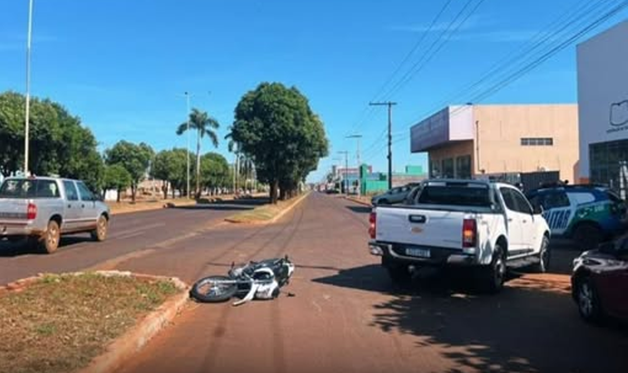 ACIDENTE ENTRE CAMINHONETE E MOTO DEIXOU UM FERIDO EM QUIRINÓPOLIS