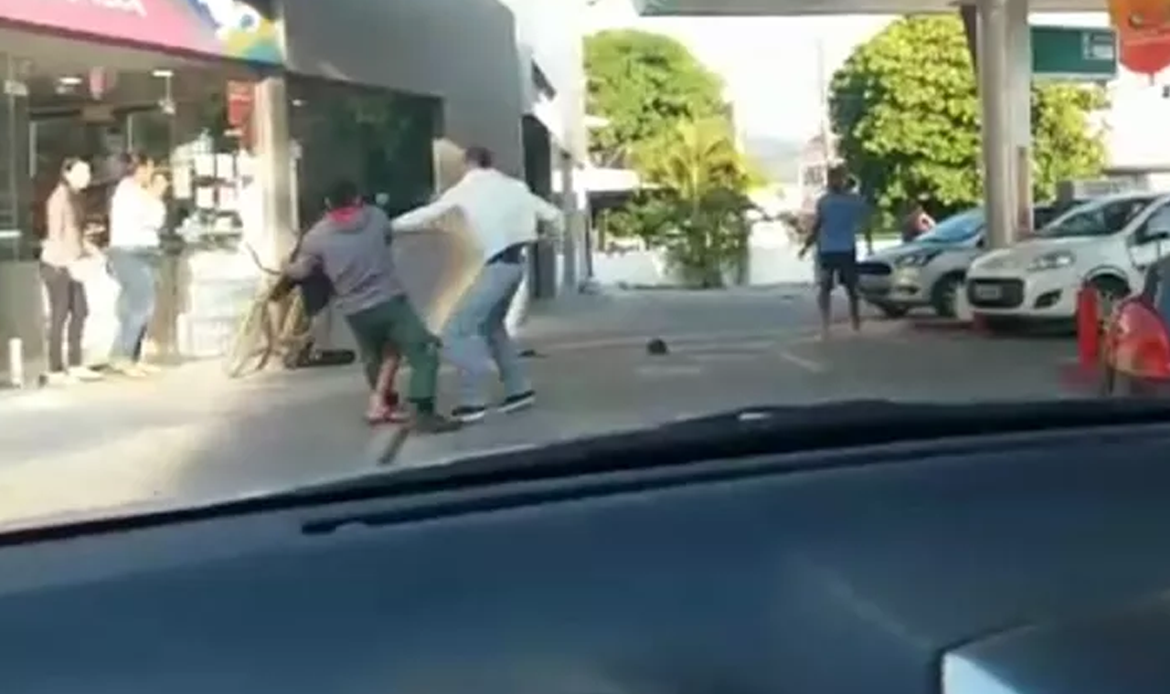 BRIGA GENERALIZADA EM POSTO DE COMBUSTÍVEIS MOBILIZOU A PM EM PARANAIGUARA