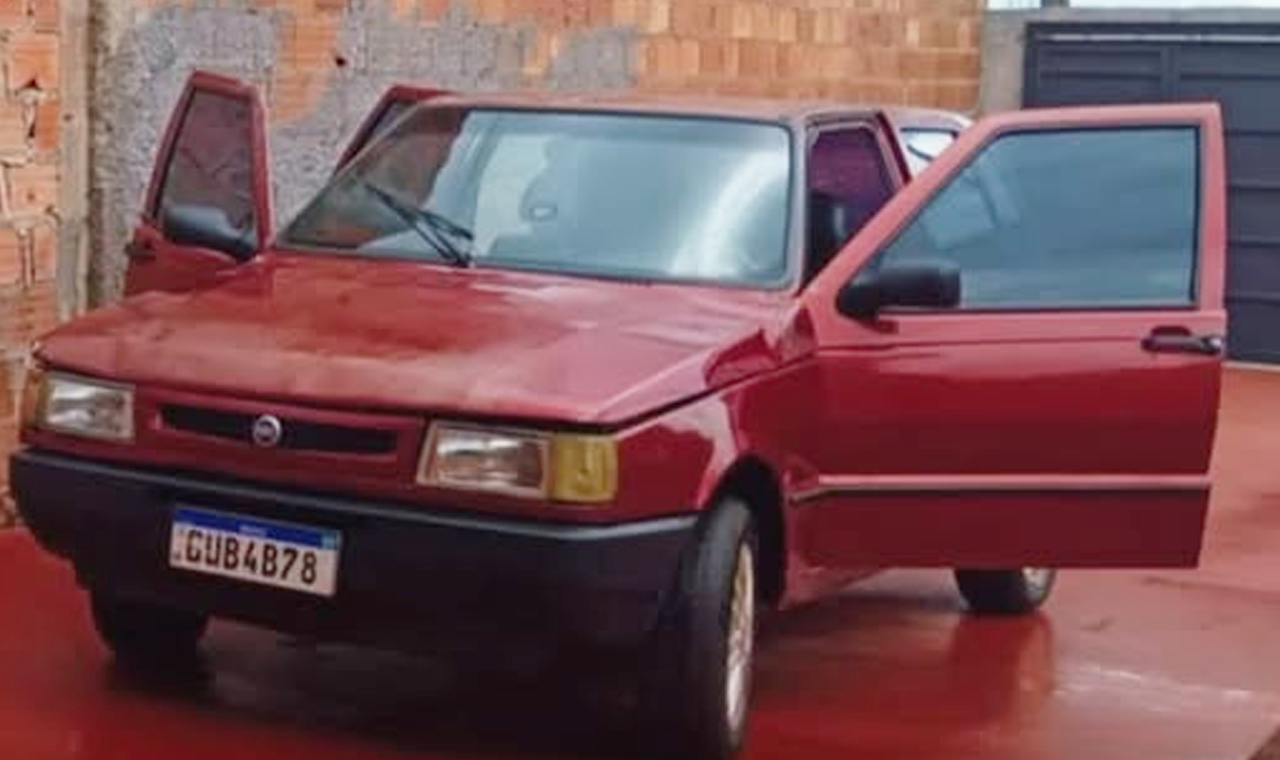 CARRO FOI FURTADO EM FRENTE AO CENTRO COMUNITÁRIO DE QUIRINÓPOLIS