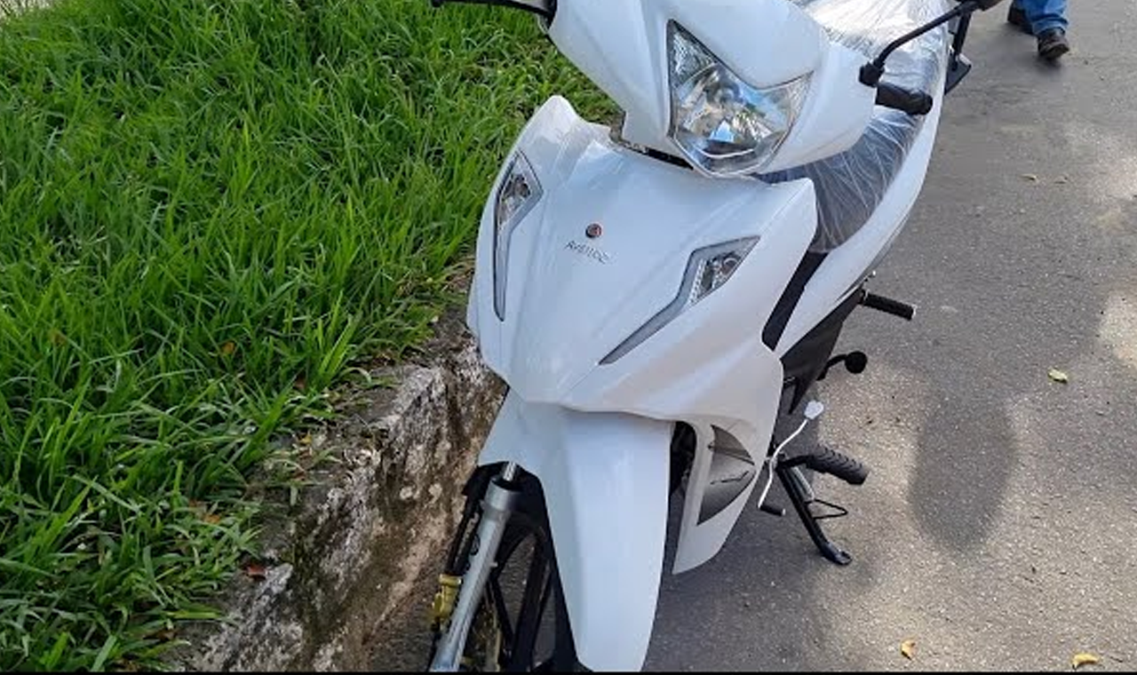 MOTONETA FOI FURTADA NA PORTA DE COLÉGIO EM QUIRINÓPOLIS