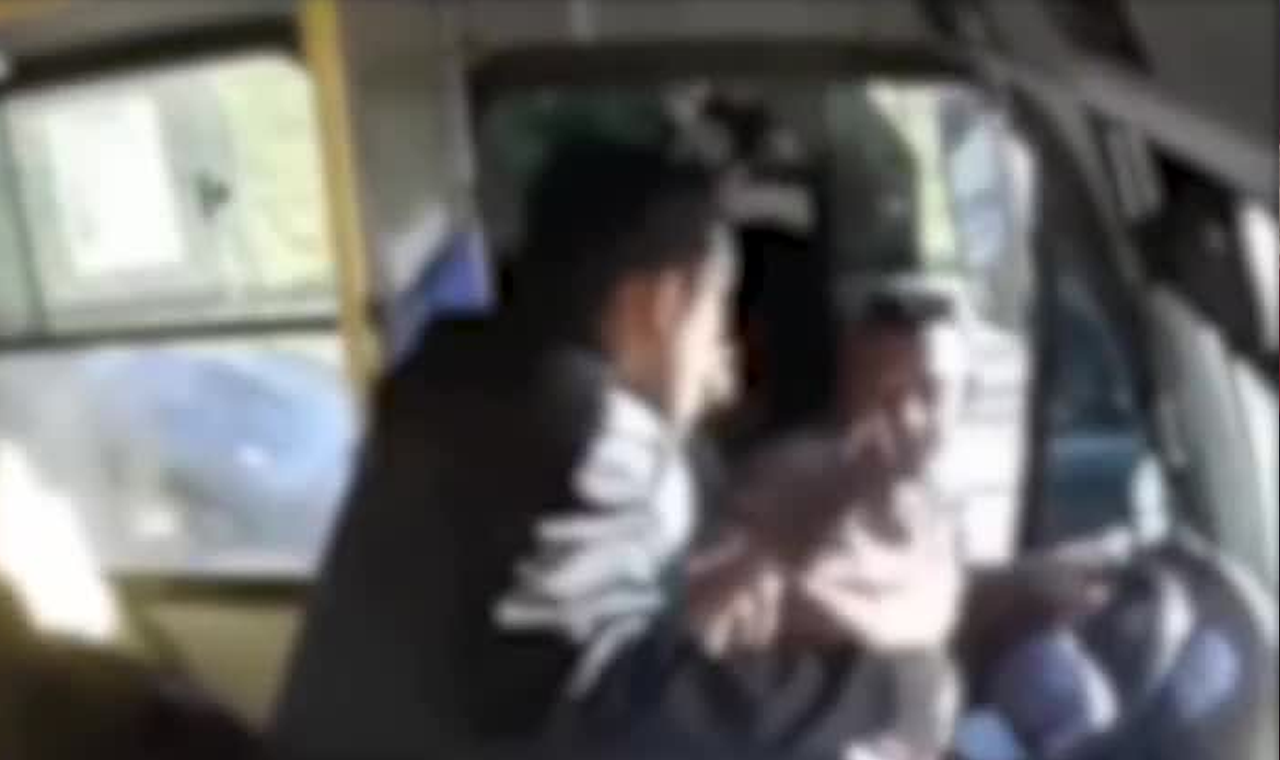 HOMEM TENTA INTERCEPTAR ÔNIBUS E AMEAÇA FUNCIONÁRIO COM FACA EM QUIRINÓPOLIS