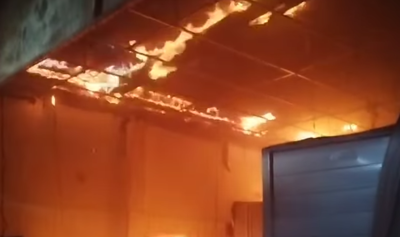 INCÊNDIO ATINGIU ESTABELECIMENTO COMERCIAL EM QUIRINÓPOLIS