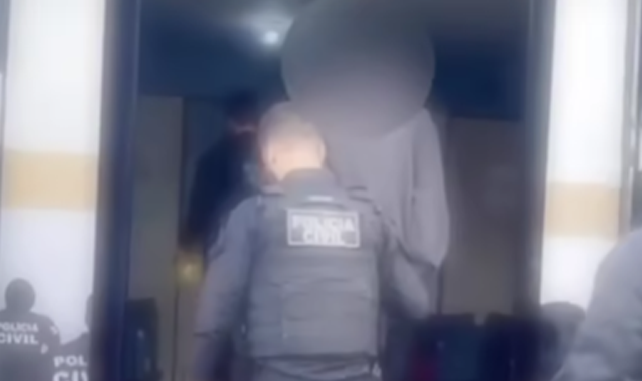 POLÍCIA CIVIL DE QUIRINÓPOLIS PRENDE DOIS JOVENS POR TRÁFICO NO RESIDENCIAL VIENA