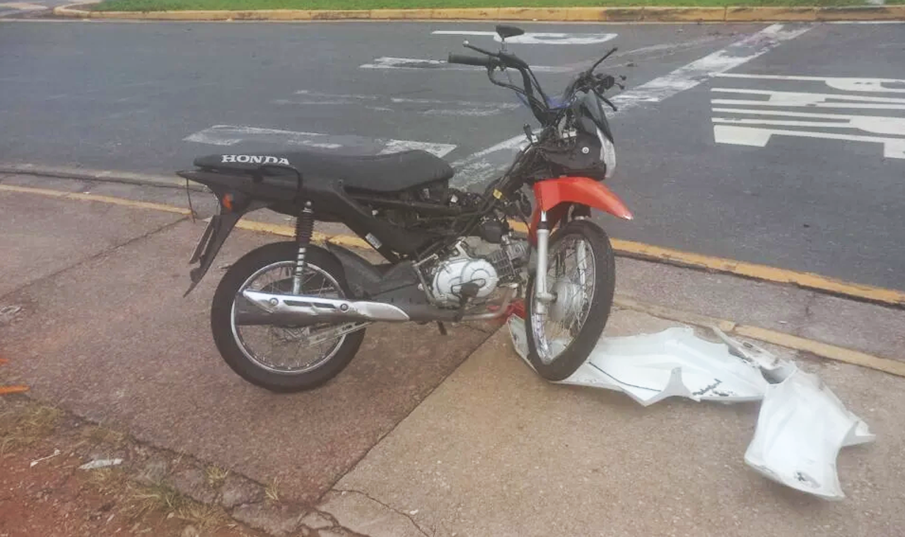 MOTOCICLISTA FICA FERIDO EM ACIDENTE NO CENTRO DE QUIRINÓPOLIS