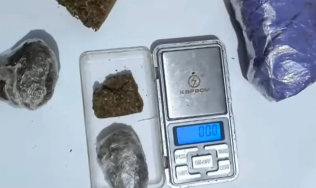 PM APREENDE DROGAS NA CASA DE ADOLESCENTE EM QUIRINÓPOLIS