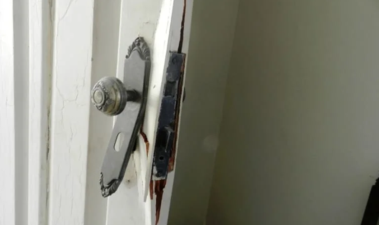 RESIDÊNCIA É ARROMBADA NO CENTRO DE QUIRINÓPOLIS E LADRÕES LEVAM BOTIJÃO E PERFUMES