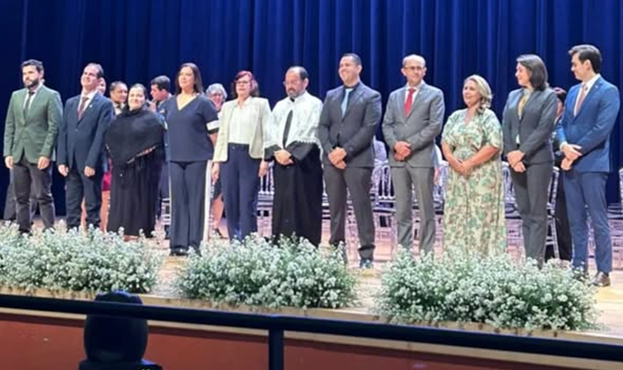 ROBERTO BARCELOS DEIXA DIREÇÃO DA UEG QUIRINÓPOLIS E ASSUME PRÓ-REITORIA DE GRADUAÇÃO