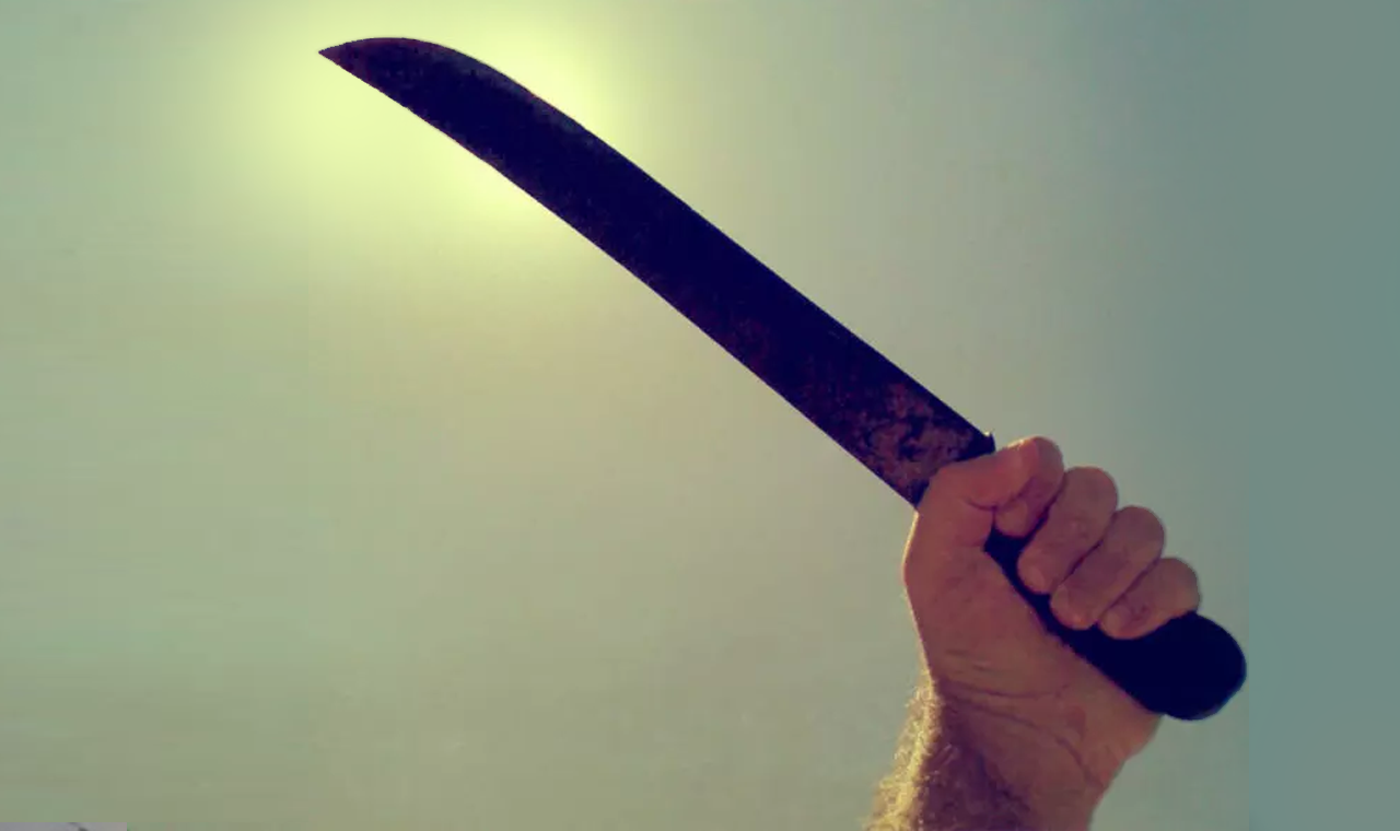 HOMEM É ATACADO COM FACÃO PELO PADRASTO DO FILHO EM QUIRINÓPOLIS