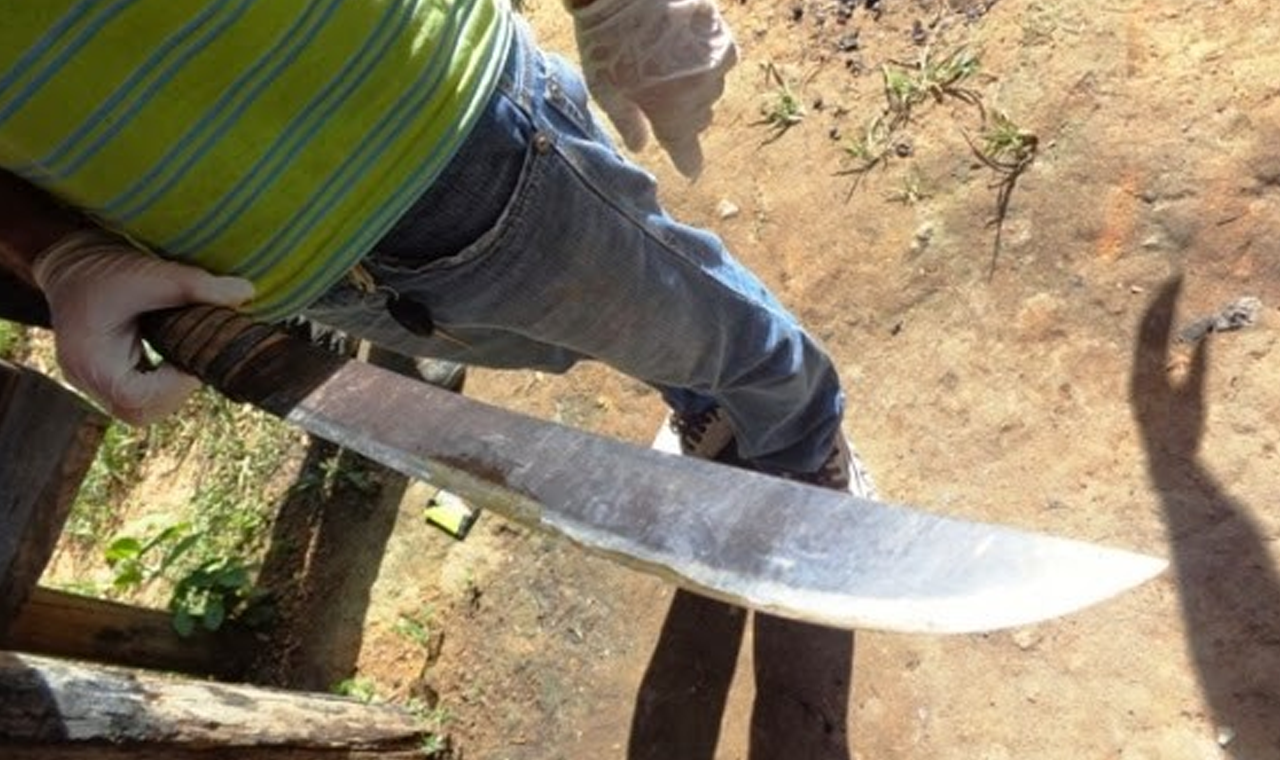 HOMEM É DETIDO APÓS AMEAÇAR FAMÍLIA COM FACÃO EM QUIRINÓPOLIS