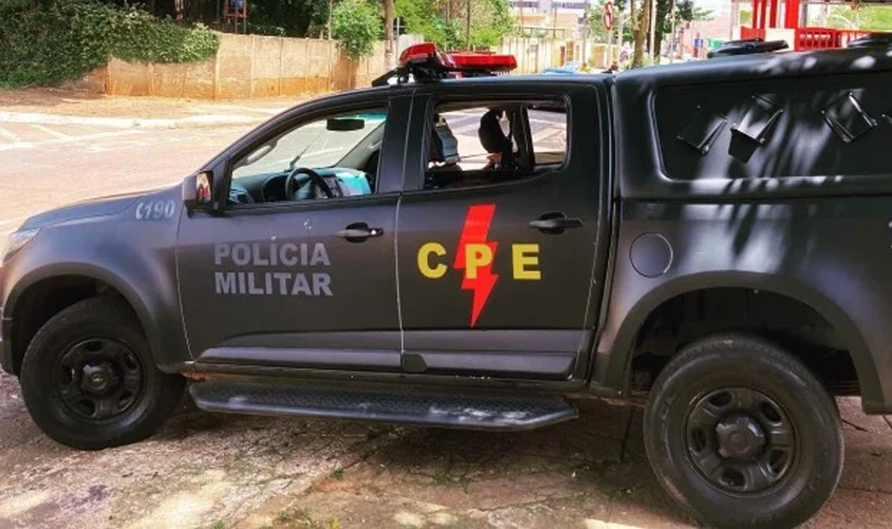 AÇÃO POLICIAL TERMINA COM MORTE DE SUSPEITO E APREENSÃO DE ARMAS E DROGAS EM QUIRINÓPOLIS