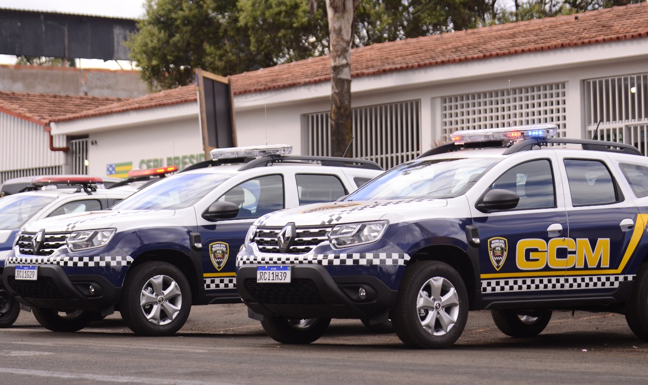 GCM RECUPERA CARRO FURTADO E APREENDE TRÊS MENORES EM QUIRINÓPOLIS
