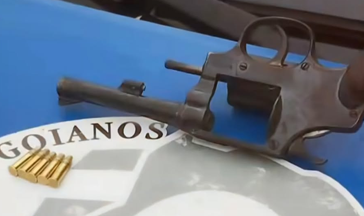 HOMEM É PRESO EM QUIRINÓPOLIS POR AMEAÇA E PORTE ILEGAL DE ARMA DE FOGO