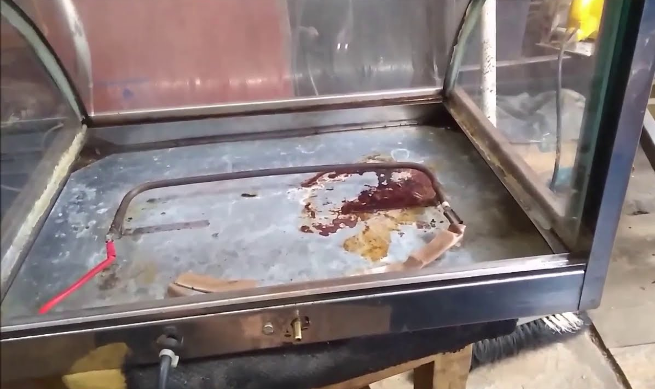 HOMEM QUEBRA ESTUFA DE SALGADOS APÓS DISCUSSÃO EM GOUVELÂNDIA