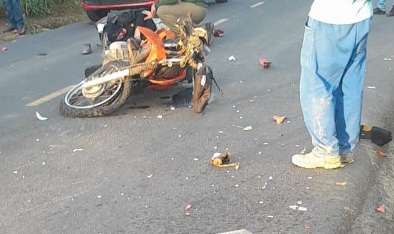 MOTOCICLISTA FICA FERIDO EM ACIDENTE NA AVENIDA RUI BARBOSA EM QUIRINÓPOLIS