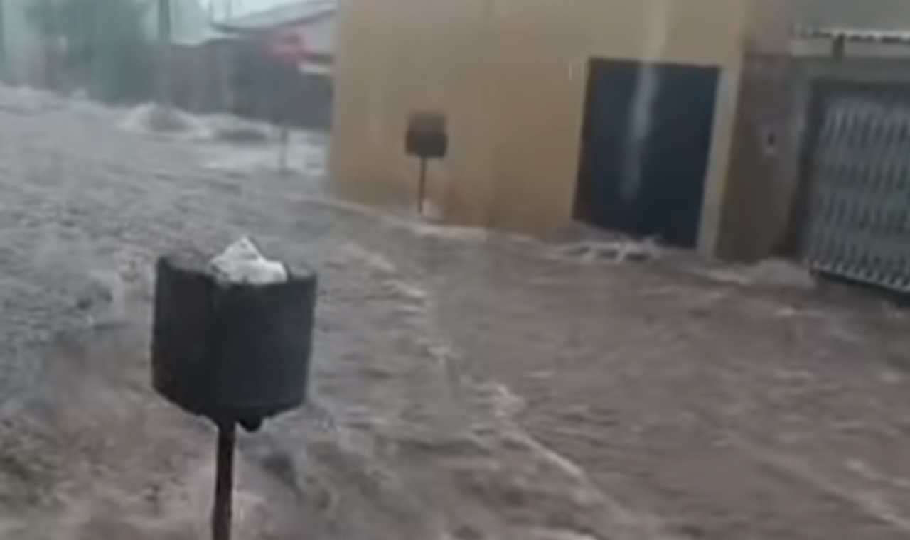 TEMPORAL CAUSOU ESTRAGOS EM QUIRINÓPOLIS