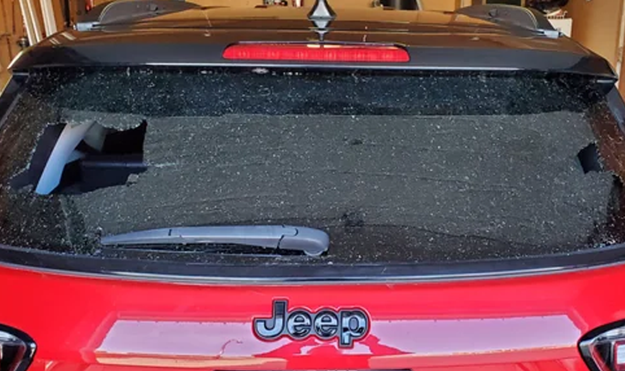 BRIGA ENTRE IRMÃOS TERMINA EM AGRESSÃO E DANO A VEÍCULO NO CENTRO DE QUIRINÓPOLIS