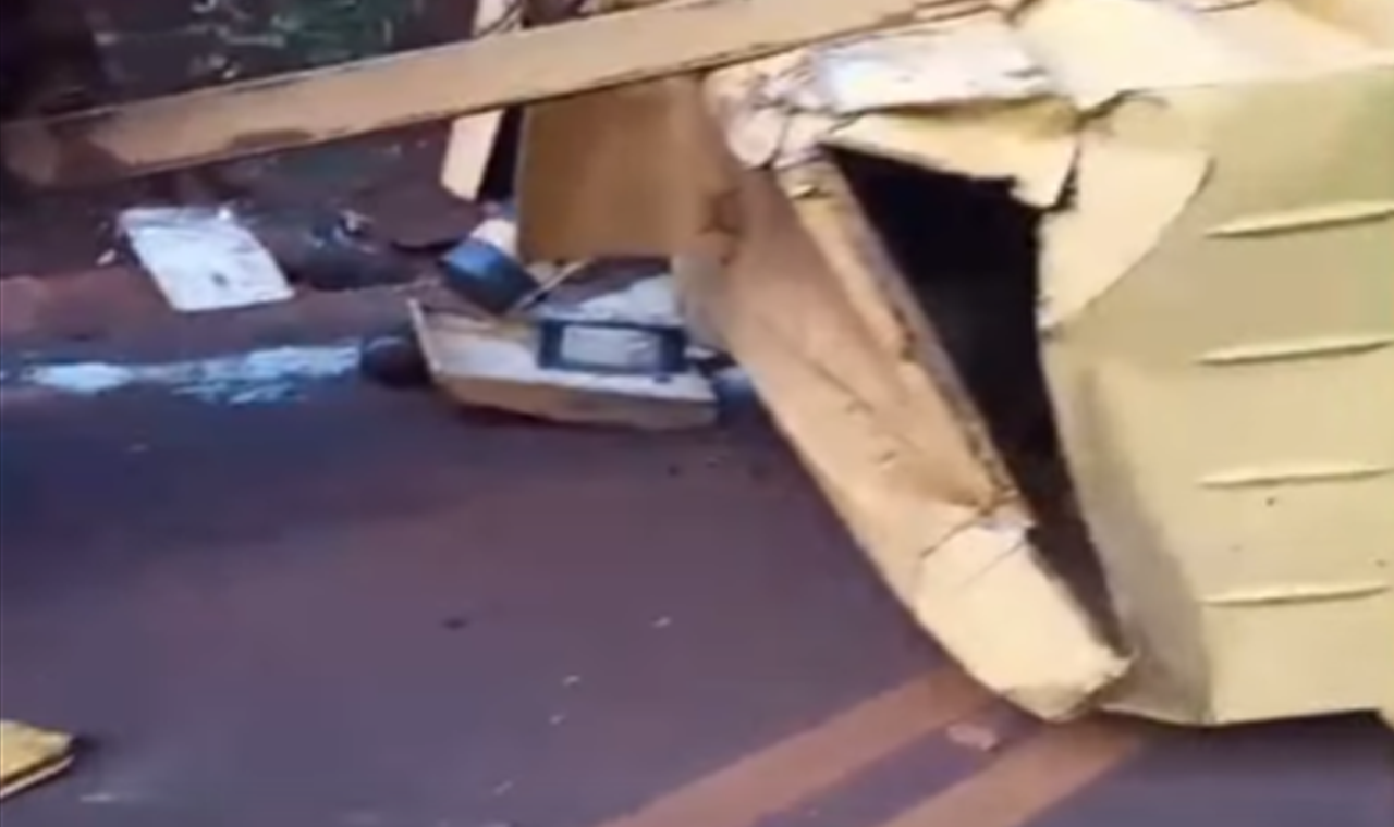 COLHEITADEIRA TOMBA NA GO-206 ENTRE QUIRINÓPOLIS E CAÇU