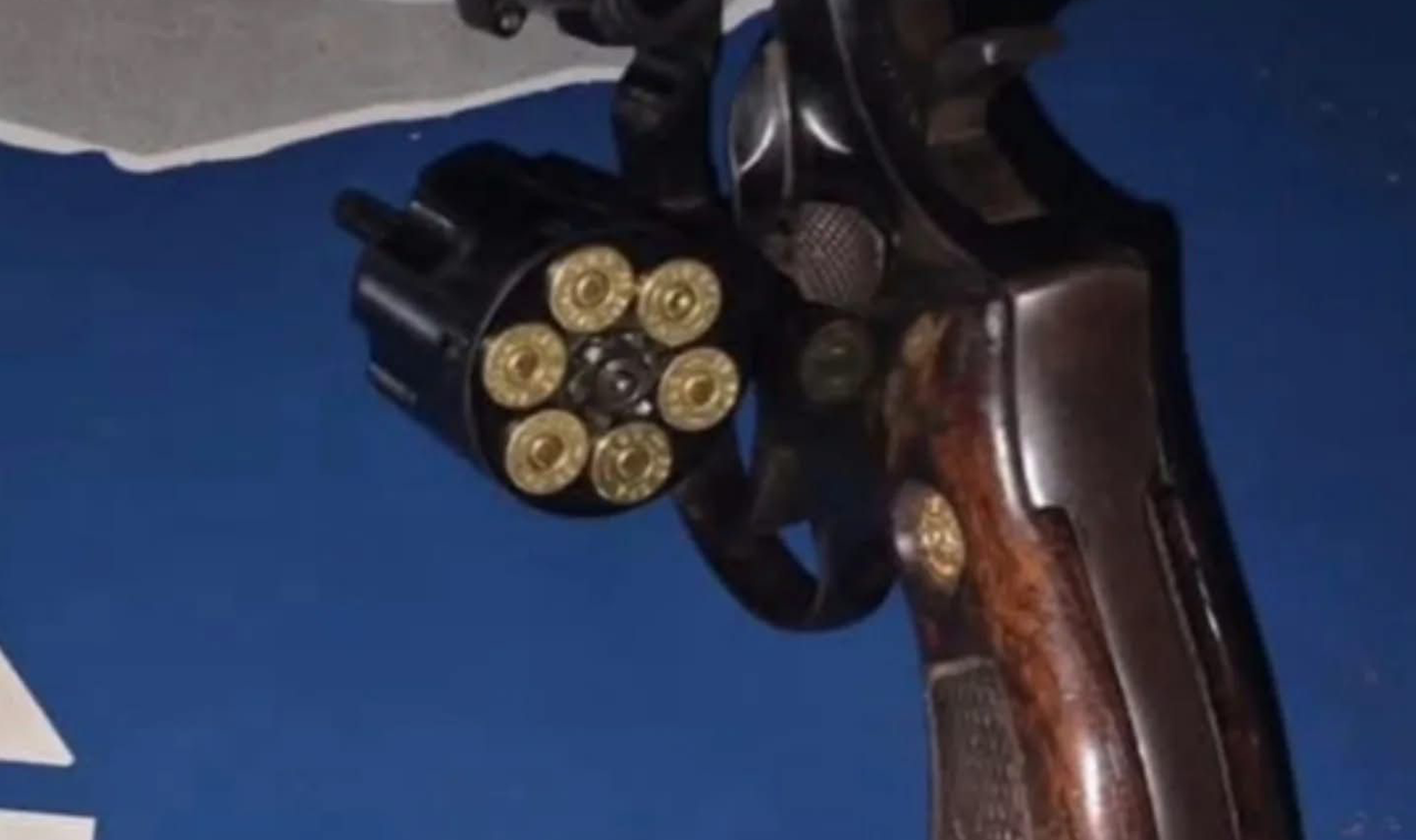 HOMEM É PRESO EM FLAGRANTE APÓS AMEAÇAS, AGRESSÕES E POSSE ILEGAL DE ARMA NO CONJUNTO ELDORADO